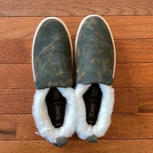 Slip on Tom’s sneakers